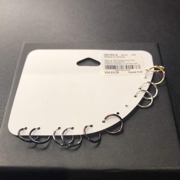 3/$20 Various coloured hoop earrings - Picture 2 of 2